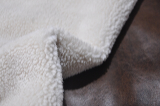 Pu 100%P Sherpa меха 520gsm твердый твердый скрепил ткань ватки